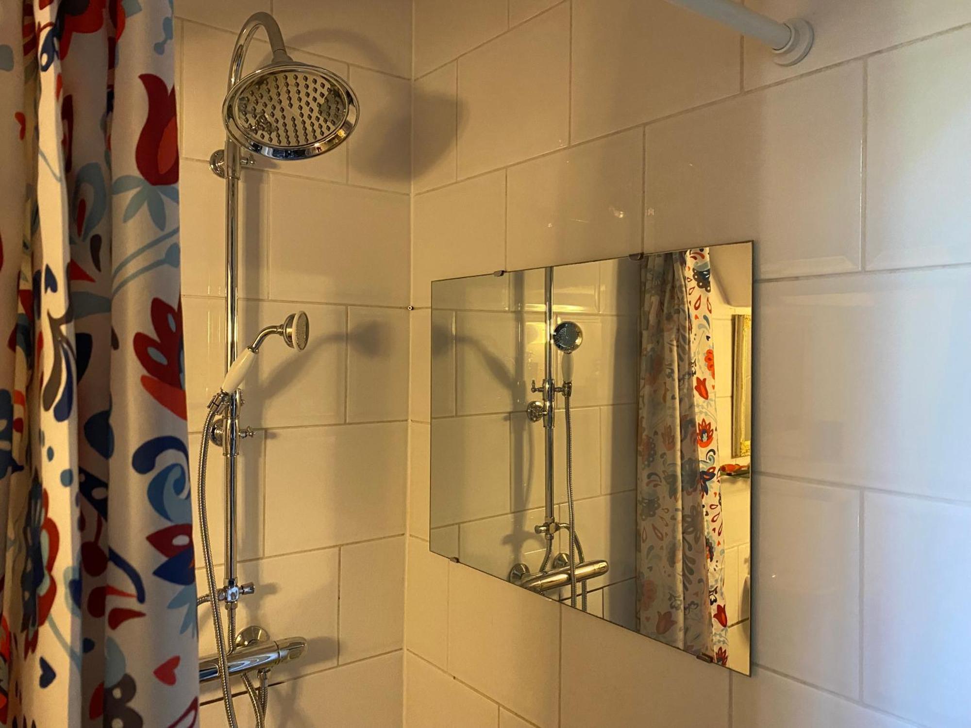 Vakantie Appartement Goedereede Let Op De Badkamer Moet Met Andere Gasten Gedeeld Worden Dış mekan fotoğraf